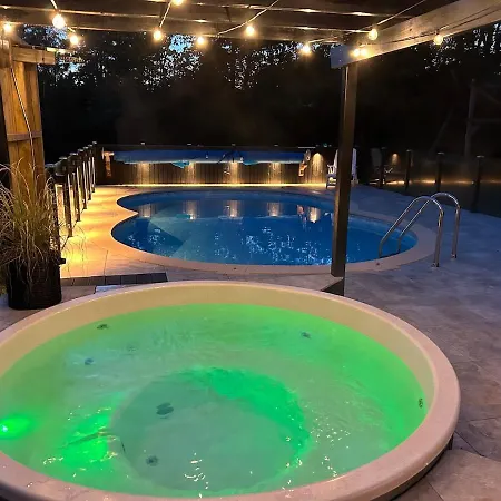 Feriehus Pool And Wilderness Bath House